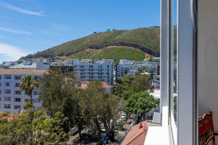 2 Bedroom Property for Sale in Sea Point Western Cape